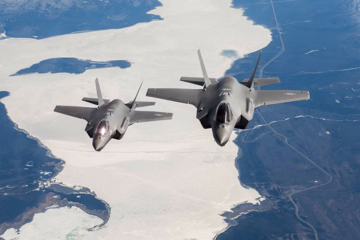 Ngân sách sử dụng để mua 90 chiếc F-35 đủ để tạo ra một lực lượng chiến tranh mạng và chiến tranh không gian mới, đồng thời xây dựng các cơ sở nghiên cứu trí tuệ nhân tạo mới