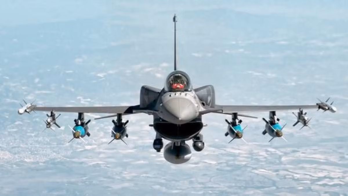 Tuy nhiên trở ngại cho đề xuất trên của Philippines là phiên bản tiêm kích chiến đấu F-16V hiện đang có giá vượt ngoài tầm ngân sách quốc phòng nước này. Bộ trưởng Quốc phòng Lorenzana thừa nhận cách duy nhất để Manila sở hữu F-16V là thông qua hỗ trợ tài chính của Washington.