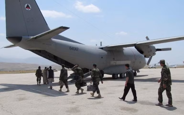 Nguyên mẫu C-27 bay thử lần đầu ngày 24-9-1999, 82 chiếc đã được sản xuất tính tới tháng 12-2015 và có đơn giá 53,3 triệu USD/chiếc.