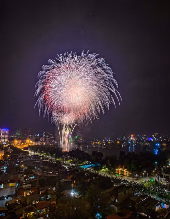 Trọn vẹn khoảnh khắc đón Giao thừa bên Công viên Thống Nhất mừng xuân Tân Sửu 2021.