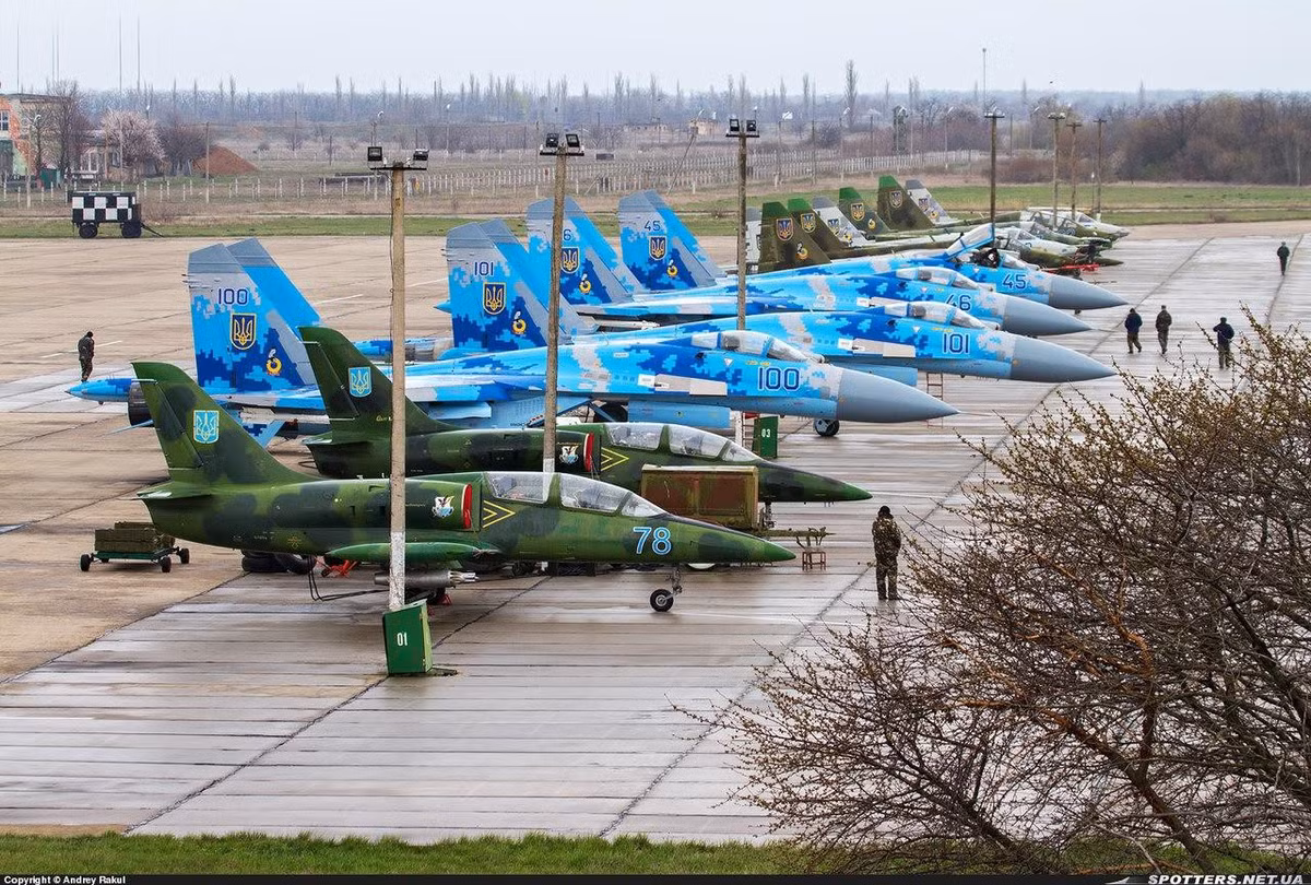 Báo chí tại Kiev cho biết, trong vòng 10 - 15 năm tới, không quân Ukraine sẽ tiếp nhận các tiêm kích F-35 và cả F-15 hiện đại do Mỹ sản xuất.