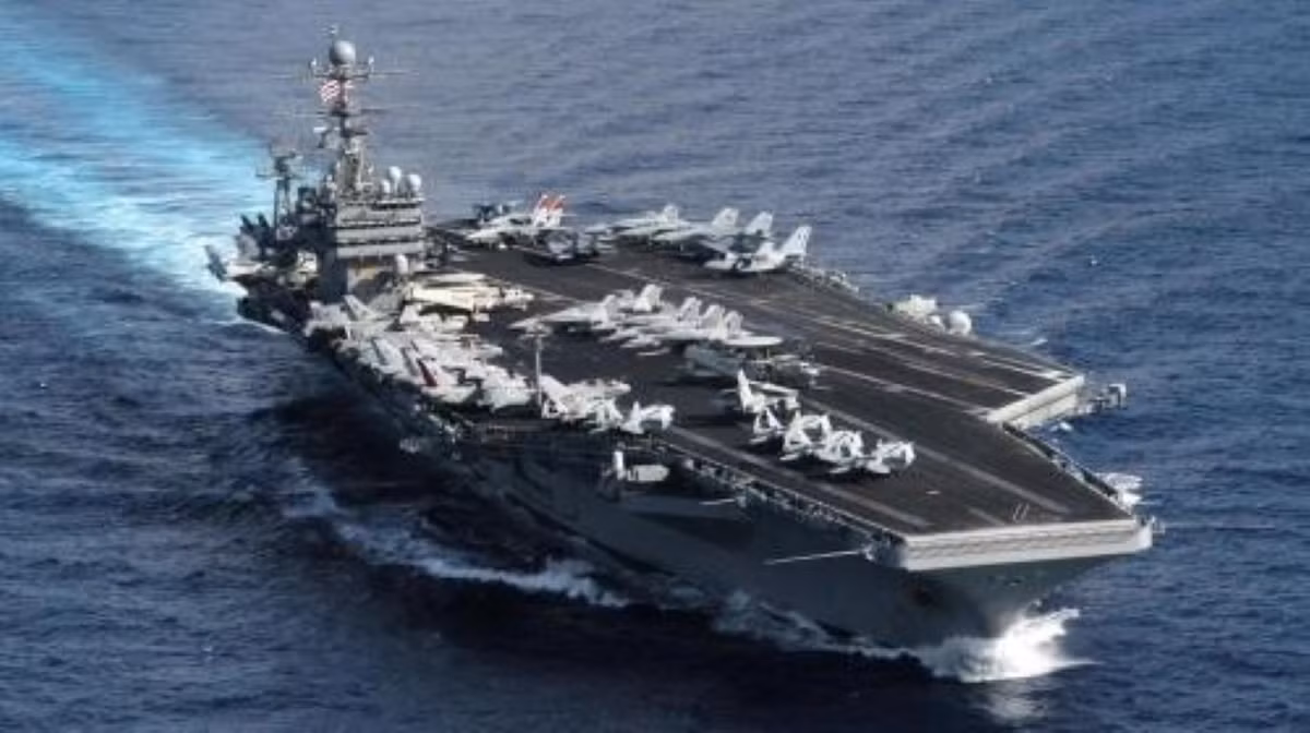 Bộ trưởng Quốc phòng Philippines Delfin Lorenzana hôm 4/4 cáo buộc Trung Quốc có "mưu đồ chiếm thêm những khu vực khác ở biển Đông", trong khi Salvador Panelo, cố vấn pháp lý của Tổng thống Philippines Rodrigo Duterte, cho rằng sự hiện diện trong thời gian dài của hàng trăm tàu Trung Quốc trên biển Đông có thể dẫn tới "hành động thù địch mà cả hai nước không mong muốn".