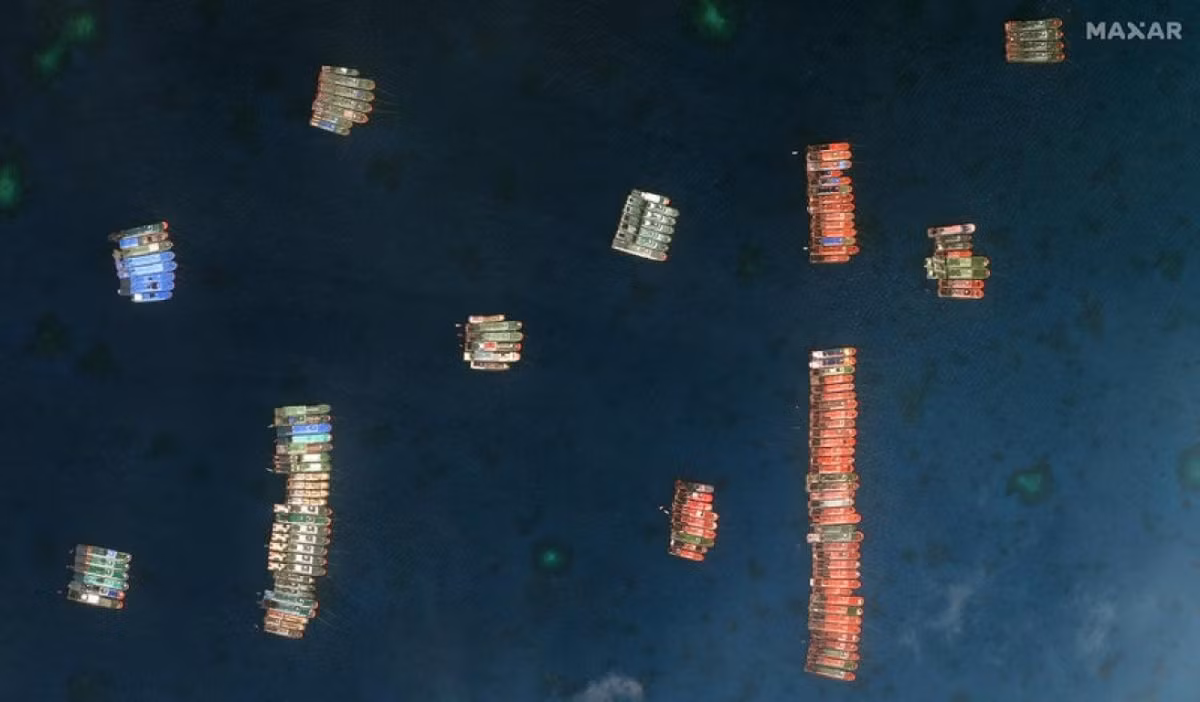 Nhóm tác chiến tàu sân bay USS Roosevelt tới biển Đông trong bối cảnh hơn 200 tàu Trung Quốc xuất hiện trái phép tại khu vực đá Ba Đầu (Whitsun) trong cụm Sinh Tồn thuộc quần đảo Trường Sa của Việt Nam.