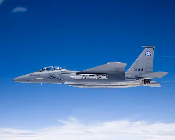 Cuối cùng, Nga chưa nói gì về việc kéo dài thời hạn hoạt động cho Su-30SM2, theo thông số của nhà sản xuất thì khung thân máy bay vẫn chỉ có tuổi thọ 3.000 giờ, chưa bằng một nửa đối thủ cạnh tranh chính đến từ Mỹ là F-15SE.