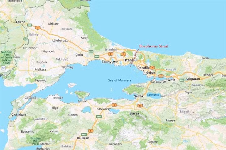 Công ước Montreux năm 1936 hạn chế nghiêm ngặt các hoạt động của Hải quân Mỹ trong khu vực Biển Đen thông qua Eo biển Bosphorus và khiến họ không thể gửi hàng không mẫu hạm của mình đến đó.