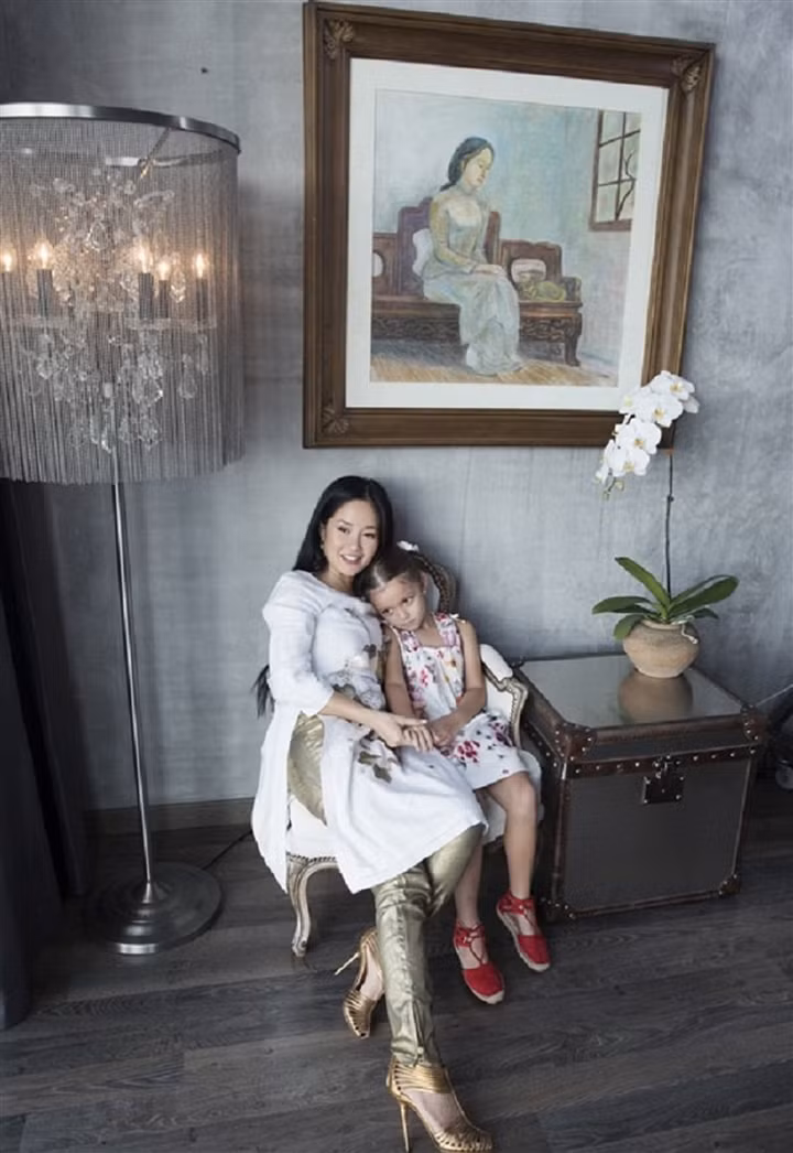 Hồng Nhung và các con ở trong căn hộ này kể từ khi ly hôn. Nữ ca sĩ đang rao bán căn hộ này để chuyển sang ở nơi mới cách đó không xa.