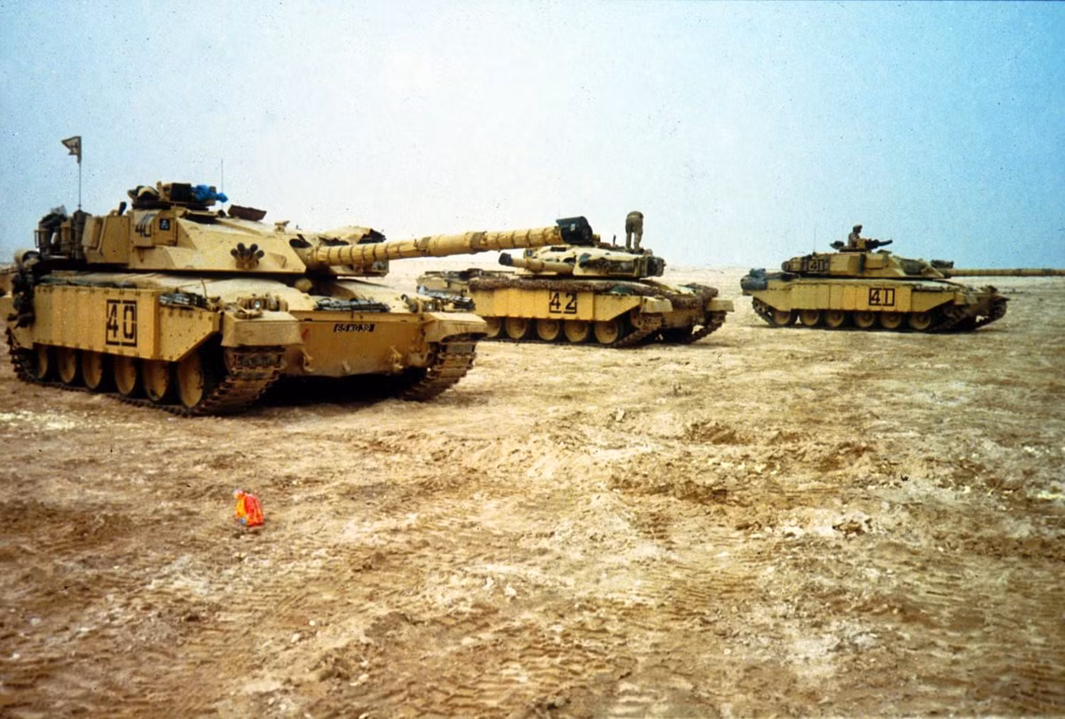Tuy vậy khi dễ dàng “đè bẹp” xe tăng Iraq, kẻ thù chính của chiến xa Anh lại chính là sa mạc, khiến cho thiết bị không hoạt động được do gặp phải nhiều sự cố khác nhau, chủ yếu liên quan đến cát và nhiệt độ cao.