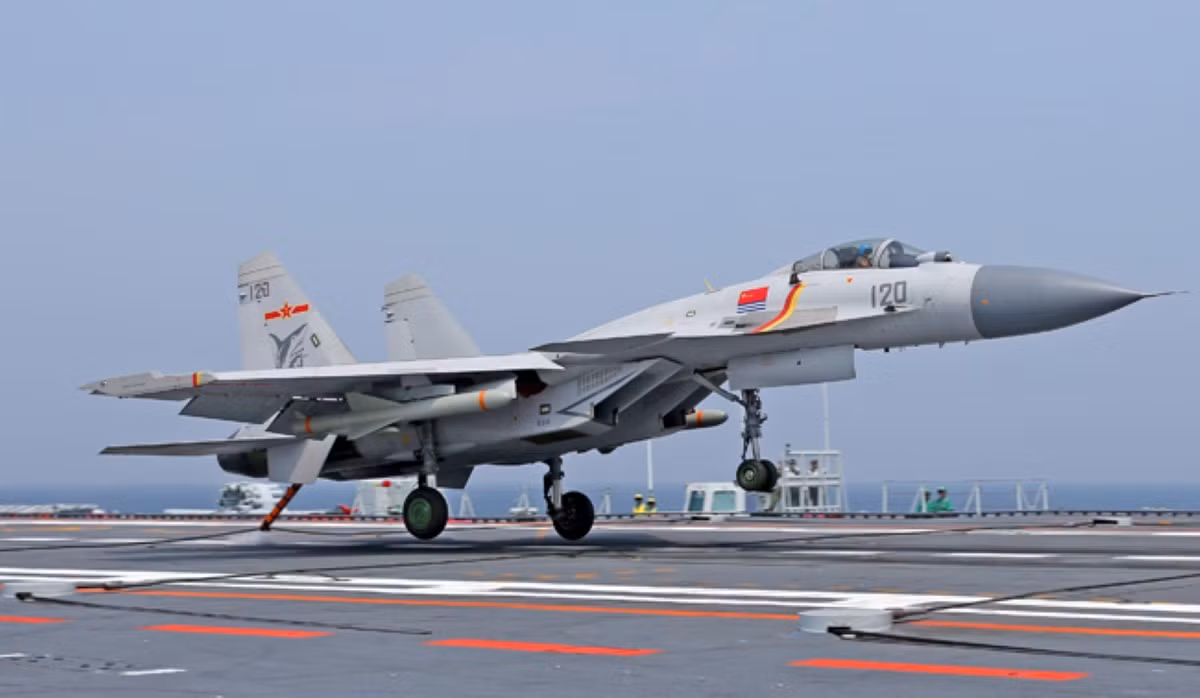 Các chiến đấu cơ hạng nặng nguy hiểm nhất của Trung Quốc hiện nay, bao gồm J-11, J-15 và J-16, đều được phát triển dựa trên cơ sở của chiến đấu cơ Su-27 do Liên Xô phát triển trong quá khứ.