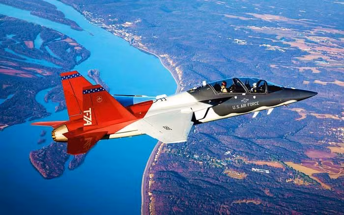 Chiếc máy bay huấn luyện này có kích thước rất gọn với chiều dài 14,15 mét, rộng 10 mét và cao 4 mét.