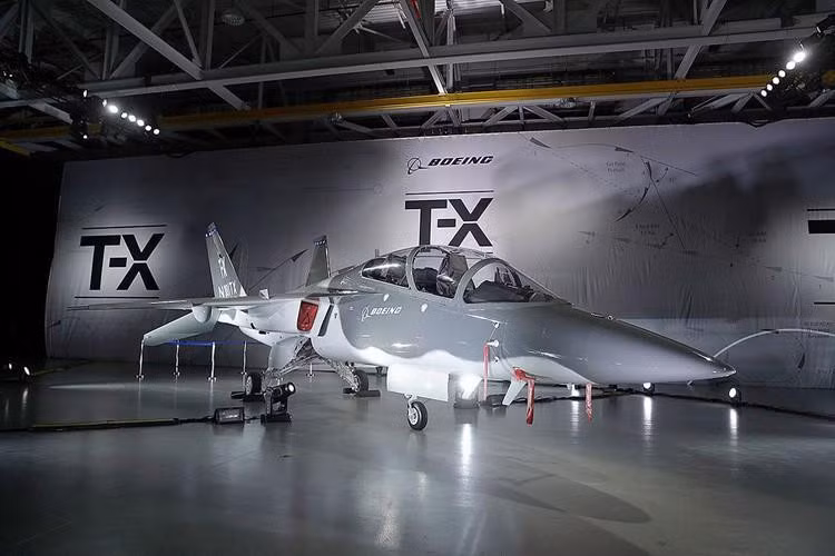 Được biết những chiếc huấn luyện cơ T-7 Red Hawk do hãng chế tạo máy bay nổi tiếng Boeing sản xuất.