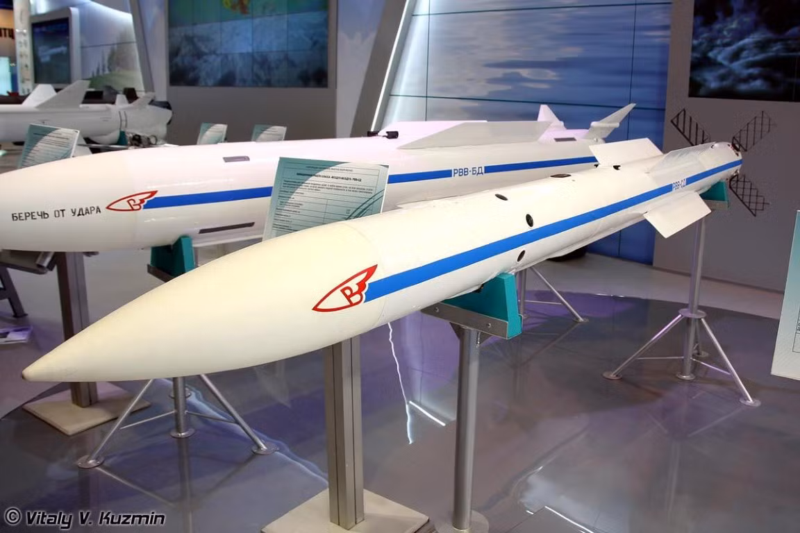 Su-27SM3 cũng được trang bị thêm các loại tên lửa không đối không như R-77 và RVV-SD. Đây đều là những loại tên lửa đối không hàng đầu hiện nay.