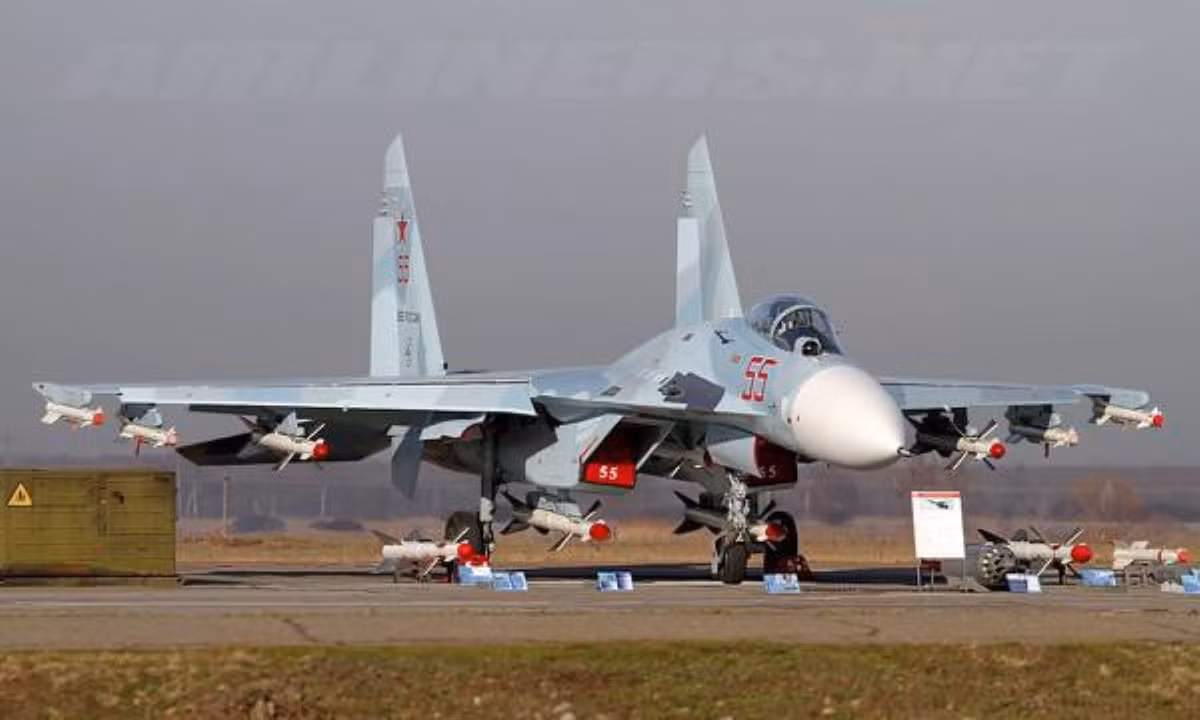 Cụ thể máy bay chiến đấu Su-27SM3 được gia cố bên ngoài, kính bảo vệ tăng cường trên khoang lái, một loạt các thiết bị điện tử cùng các loại vũ khí hiện đại.