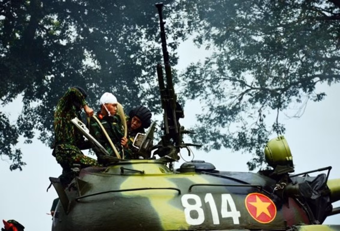 Một phiên bản T-54 độc đáo khác của Việt Nam, cũng từng xuất hiện với tháp pháo bo cong phía sau cực kỳ độc đáo, đó là mẫu T-54 Model 1949.