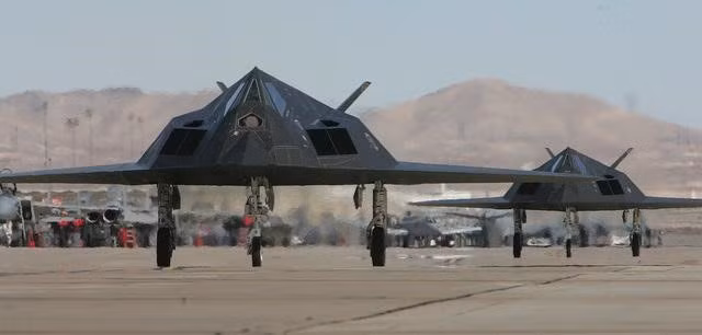 Báo chí quốc tế cho rằng Nighthawk đang làm nhiệm vụ bắt chước tiêm kích thế hệ thứ 5 được áp dụng công nghệ tàng hình. Theo truyền thông Mỹ, F-117A có thể mô phỏng cuộc tập trận với J-20 của Trung Quốc.