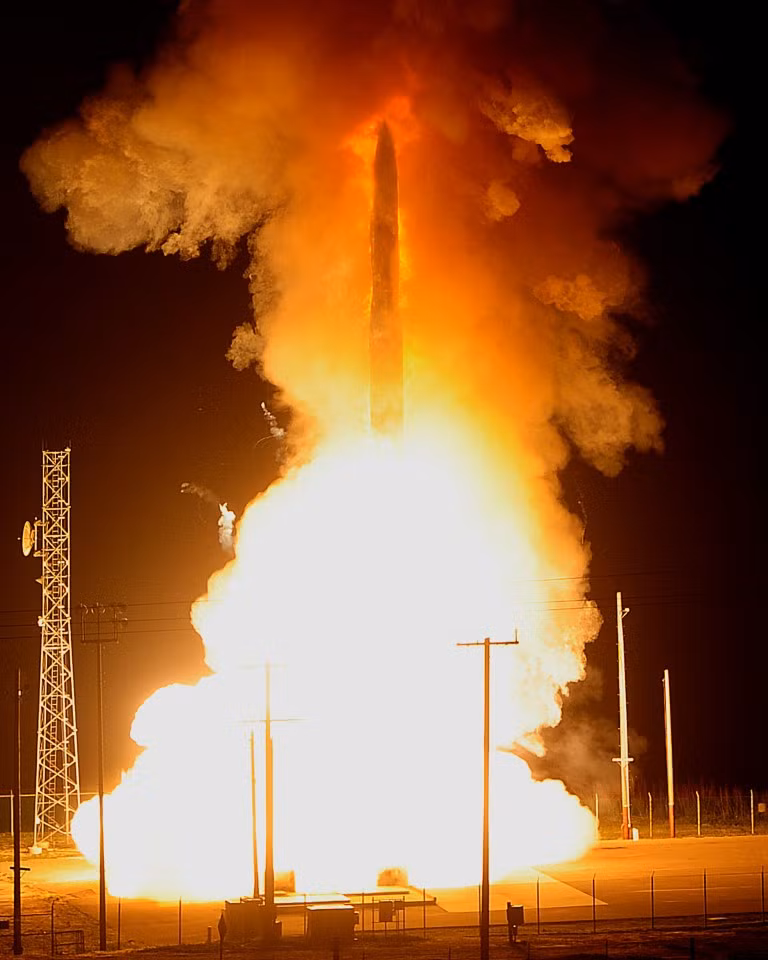 LGM-30 Minuteman là loại tên lửa đạn đạo liên lục địa, được quân đội Mỹ phát triển và đưa vào biên chế sử dụng từ năm 1962 cho tới nay.