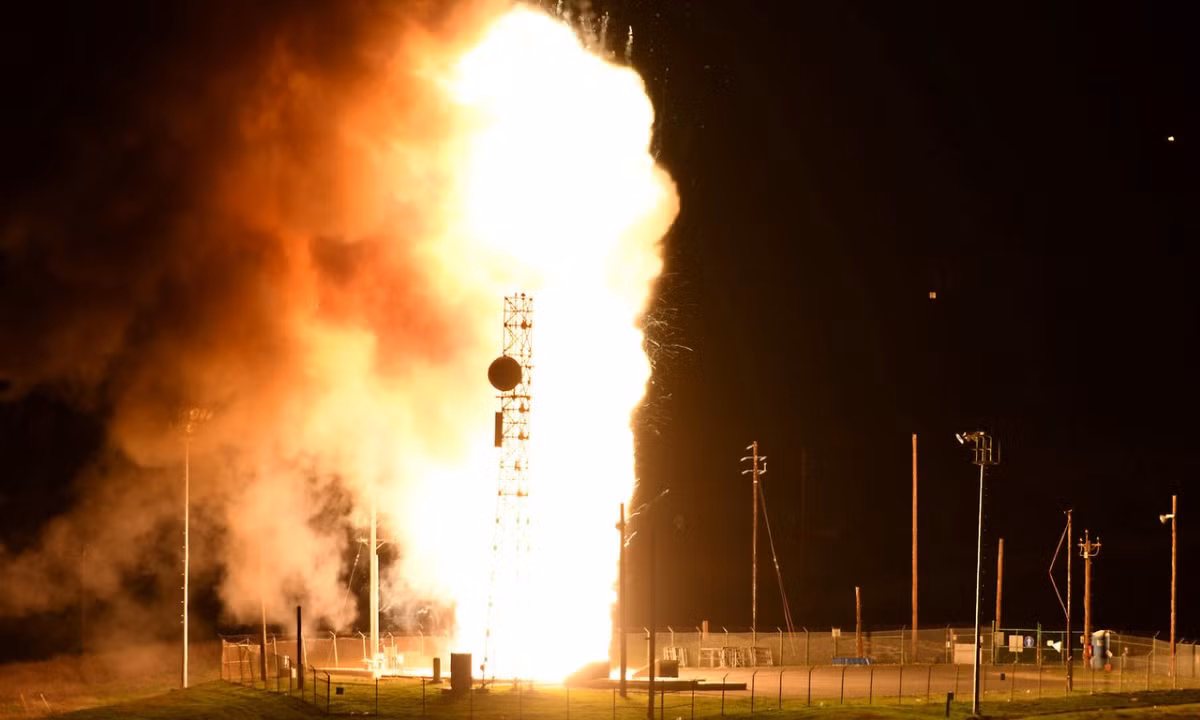 Minuteman III cũng là phiên bản tên lửa có trọng lượng lớn nhất từng được phát triển, lên tới 36 tấn. Tên lửa có chiều dài 18,3 mét, đường kính 1,68 mét, mang theo đầu đạn W78 hoặc W87.