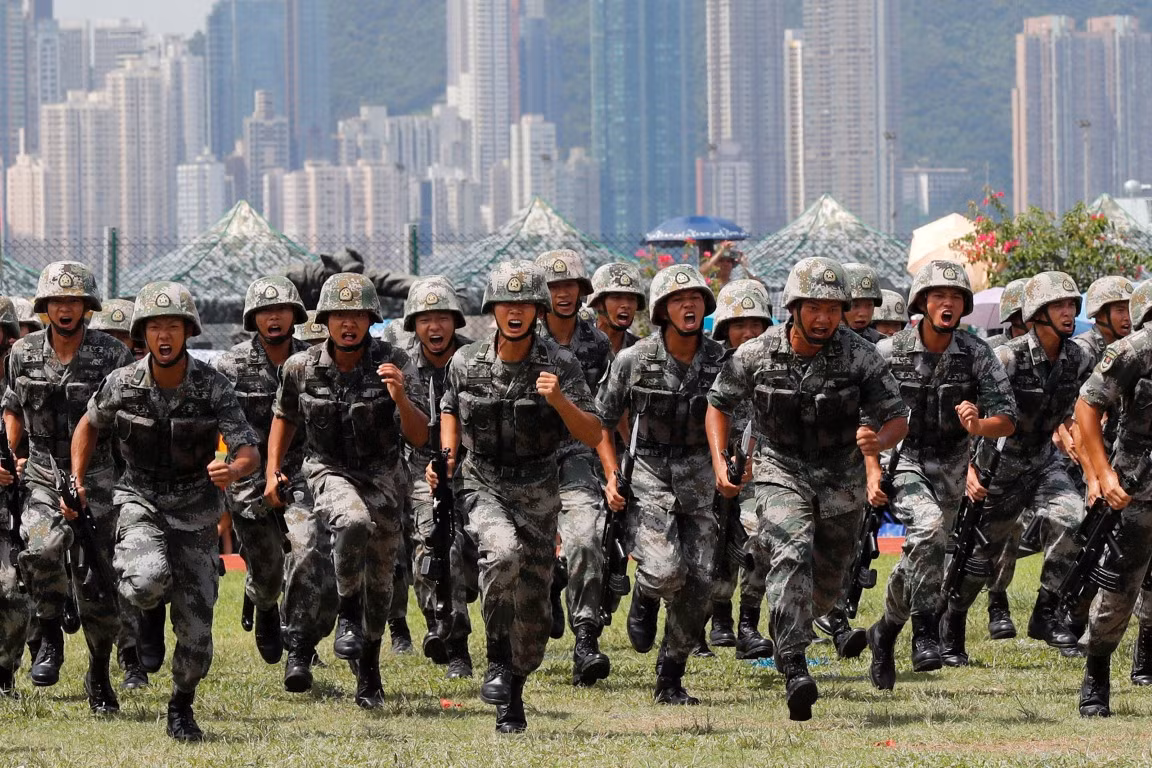 Lần gần đây nhất Trung Quốc công bố quân số của mình, là vào năm 2019 khi nước này xuất bản sách trắng Quốc phòng. Theo đó, quân số của Trung Quốc vẫn duy trì ở khoảng dưới 2,7 triệu quân.