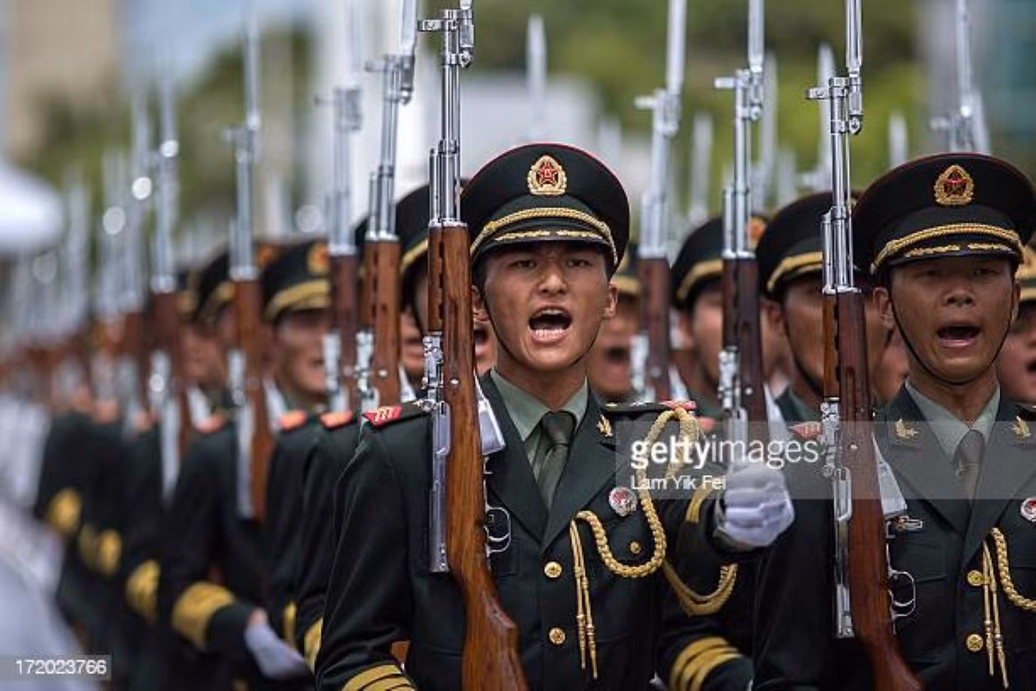 Quân đội Trung Quốc luôn duy trì việc gọi lính nghĩa vụ quân sự, tuy nhiên thực tế cho thấy, số lượng đơn tình nguyện nhập ngũ của thanh niên nước này, luôn cao hơn so với nhu cầu tuyển quân của quân đội.