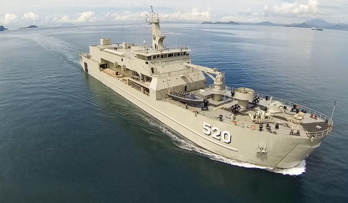 Truyền thông Indonesia cho biết, tàu đổ bộ KRI Teluk Youtefa đã được hạ thủy từ tháng 5/2019 tại nhà máy đóng tàu PT Daya Radar Utama.