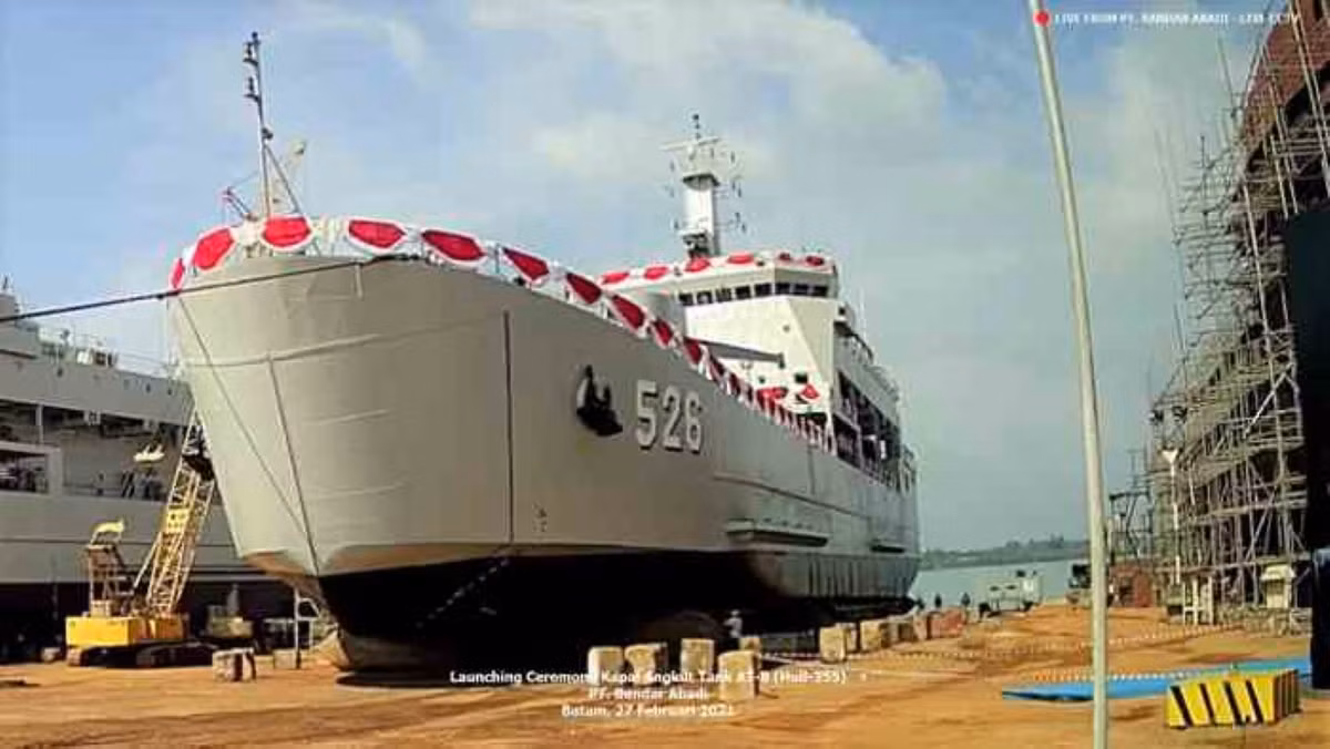 Các tàu vận tải đổ bộ lớp Teluk Bintuni được Hải quân Indonesia kết hợp cùng với các nhà máy đóng tàu địa phương của quốc gia này, thiết kế và sản xuất trong một thời gian rất ngắn.
