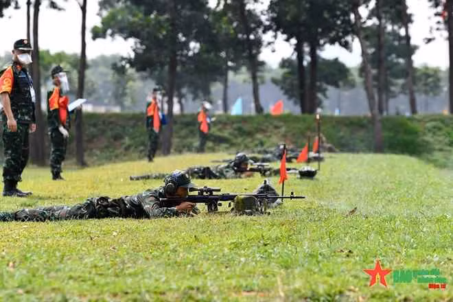 Trong nội dung thi đấu xạ thủ bắn tỉa, mỗi đội sẽ có 4 xạ thủ tham gia, chia làm hai lượt thi đấu. Mỗi xạ thủ sẽ bắn 5 bia, tương đương với 50 điểm. Trong trường hợp có tổng điểm bằng nhau, xạ thủ nào có thời gian thi đấu ngắn hơn sẽ giành chiến thắng.
