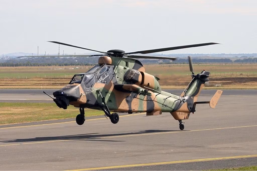 Trực thăng tấn công Tiger lần đầu tiên được đưa vào phục vụ hồi tháng 12 năm 2004, hiện nó đang biên chế cho hai tàu đổ bộ trực thăng lớp Canberra (LHD) của Hải quân Hoàng gia Australia (RAN).