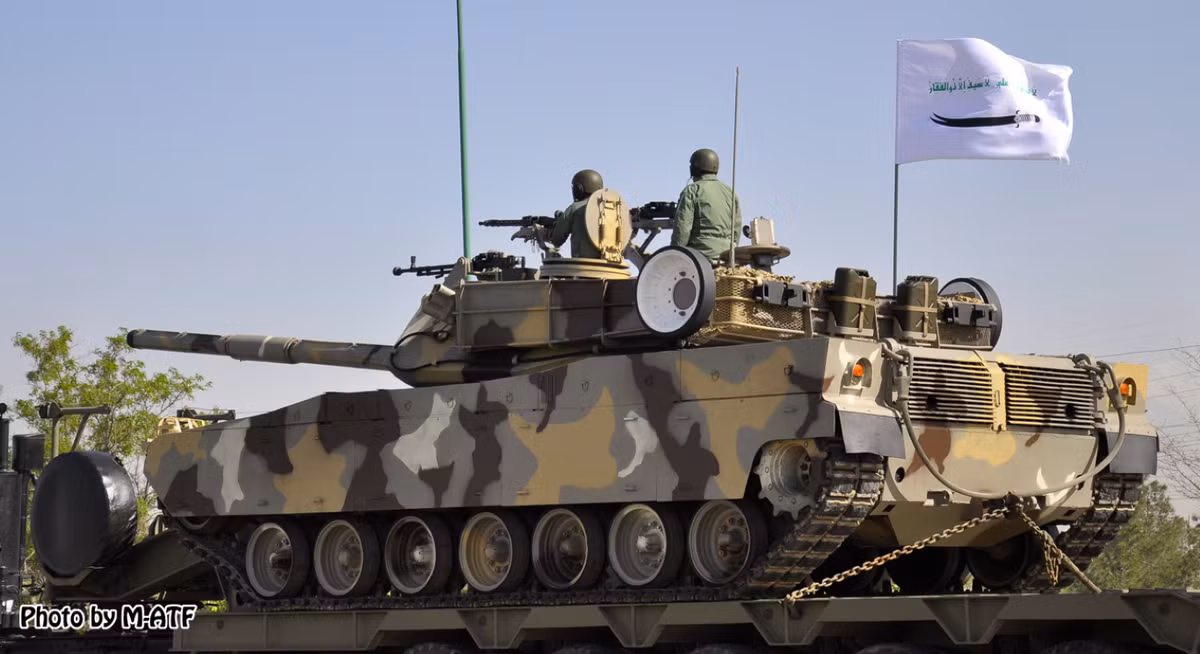 Quân đội Iran, giờ đang phải căng mình đối phó với cùng lúc nhiều mối hiểm họa, khi biên giới rộng lớn của quốc gia này tiếp giáp với rất nhiều nước "nhạy cảm", có thể kể đến một vài cái tên như Pakistan, Afghanistan, Iraq và cả vùng vịnh Ba Tư.