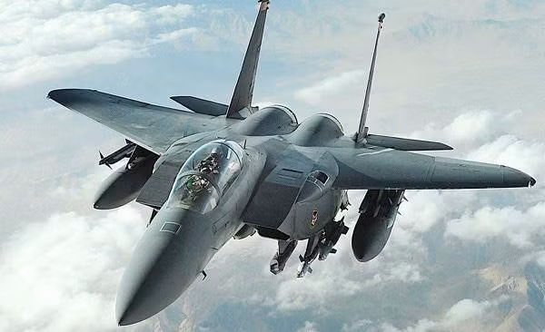Khi mang trên loại giá treo đặc biệt, F-15QA còn có thể mang theo tới 24 quả tên lửa các loại. Đây là con số khá ấn tượng trong khi các chiến đấu cơ Nga thường chỉ mang được tối đa 12 quả.