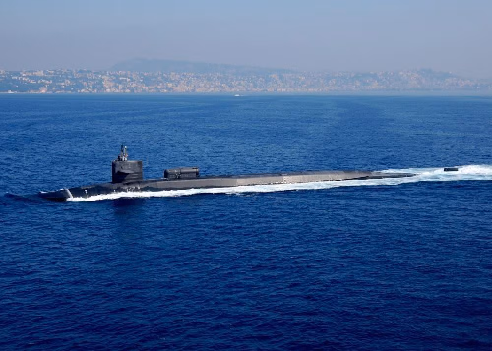 Ngoài tên lửa Tomahawk máy bay ném bom B-52 có khả năng triển khai tên lửa hành trình chiến lược tầm xa AGM-86C có tầm bắn 1.100km. Những tên lửa này được phóng từ khoảng cách rất cao và rất xa nên rất an toàn cho máy bay B-52H trước các hệ thống phòng không của đối phương.