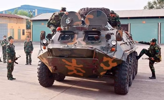 Theo các tài liệu mở, Liên Xô bắt đầu viện trợ xe bộ binh bánh lốp BTR-60PB cho Quân đội Nhân dân Việt Nam từ năm 1973 của thế kỷ trước - trong giai đoạn kháng chiến chống Mỹ cứu nước.