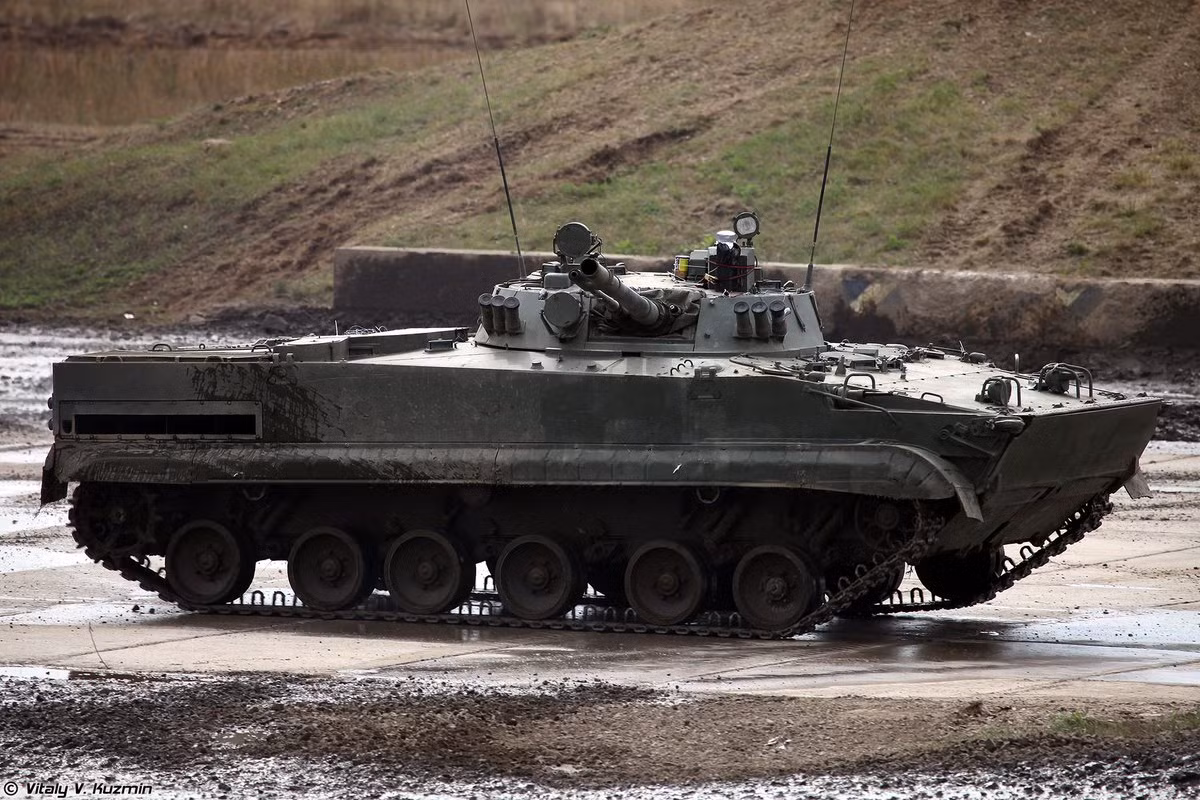 Theo thông tin được truyền thông Nga đăng tải, chiếc BMP-3 của Azerbaijan khi dính đạn pháo cỡ lớn của Armenia, đã bị hất văng hàng trăm mét, nhiều mảnh vỡ được tìm thấy cách hố bom 250 mét.