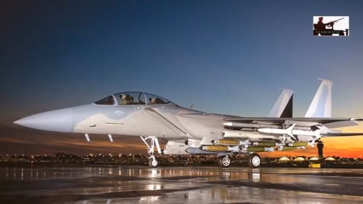 F-15EX là chiến đấu cơ hai chỗ ngồi, nhưng có thể vận hành bởi một phi công. Phiên bản này được cập nhật hệ thống điện tử hàng không hiện đại, hệ thống điều khiển bay “fly-by-wire”, radar tiên tiến và buồng lái kỹ thuật số.