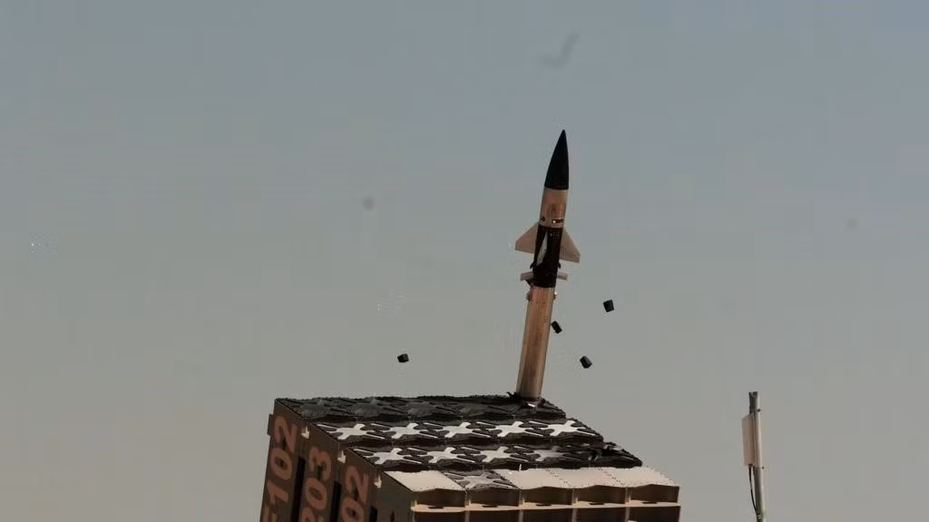 Theo giới thiệu, tổ hợp phòng thủ tên lửa Iron Dome là một trong những vũ khí quốc bảo của Israel, có vai trò rất quan trọng trong việc đánh chặn các loại đạn pháo, cối hay rocket mà các nhóm vũ trang đối lập bắn vào lãnh thổ quốc gia Do Thái.