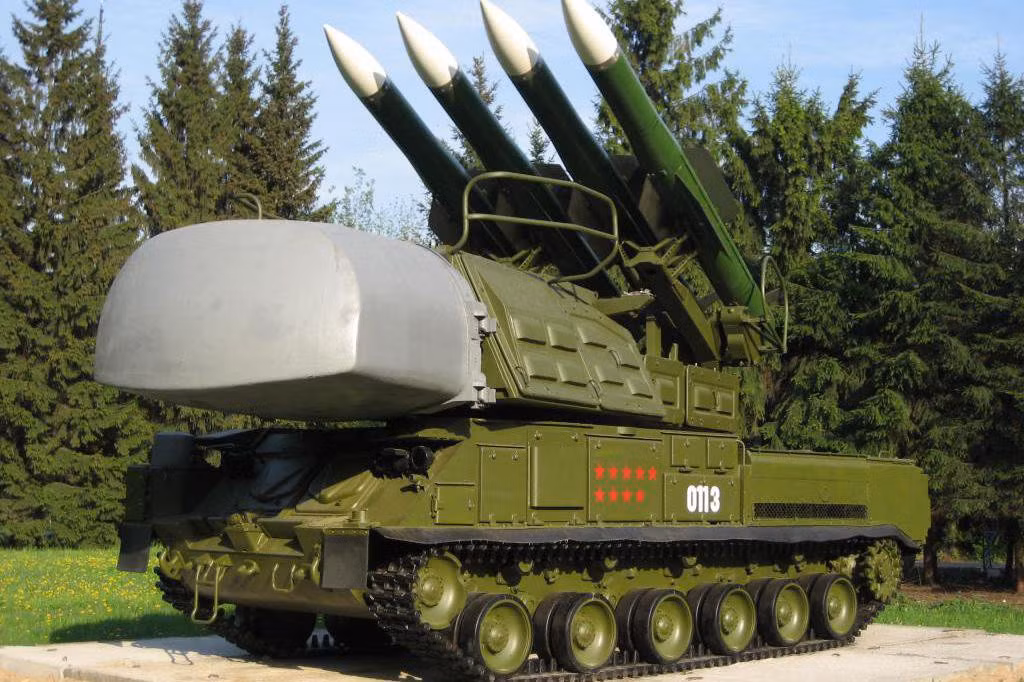 Phiên bản Buk-M1 được phát triển dựa trên hệ thống Buk bắt đầu được chế tạo vào đầu những năm 1970. Trong khi đó tiền thân của Buk lại là tổ hợp tên lửa phòng không tầm ngắn 2K12 Kub (SA-6 Gainful).