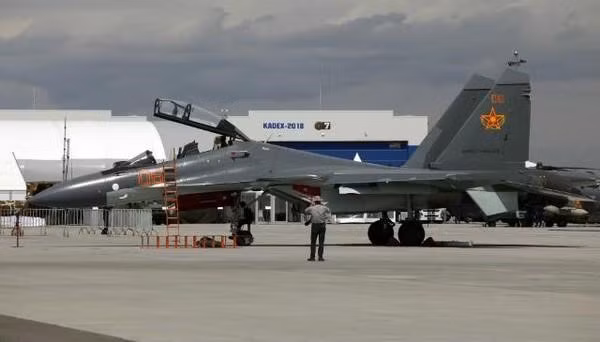 Trên tạp chí National Interest, nhà báo Mark Episkopos dẫn lời một số quân nhân cấp cao của Kazakhstan lưu ý, trong vai trò phòng thủ, máy bay chiến đấu Su-30SM có thể bảo vệ binh sĩ và những đối tượng quan trọng khỏi cuộc tấn công đường không của kẻ thù một cách đáng tin cậy.