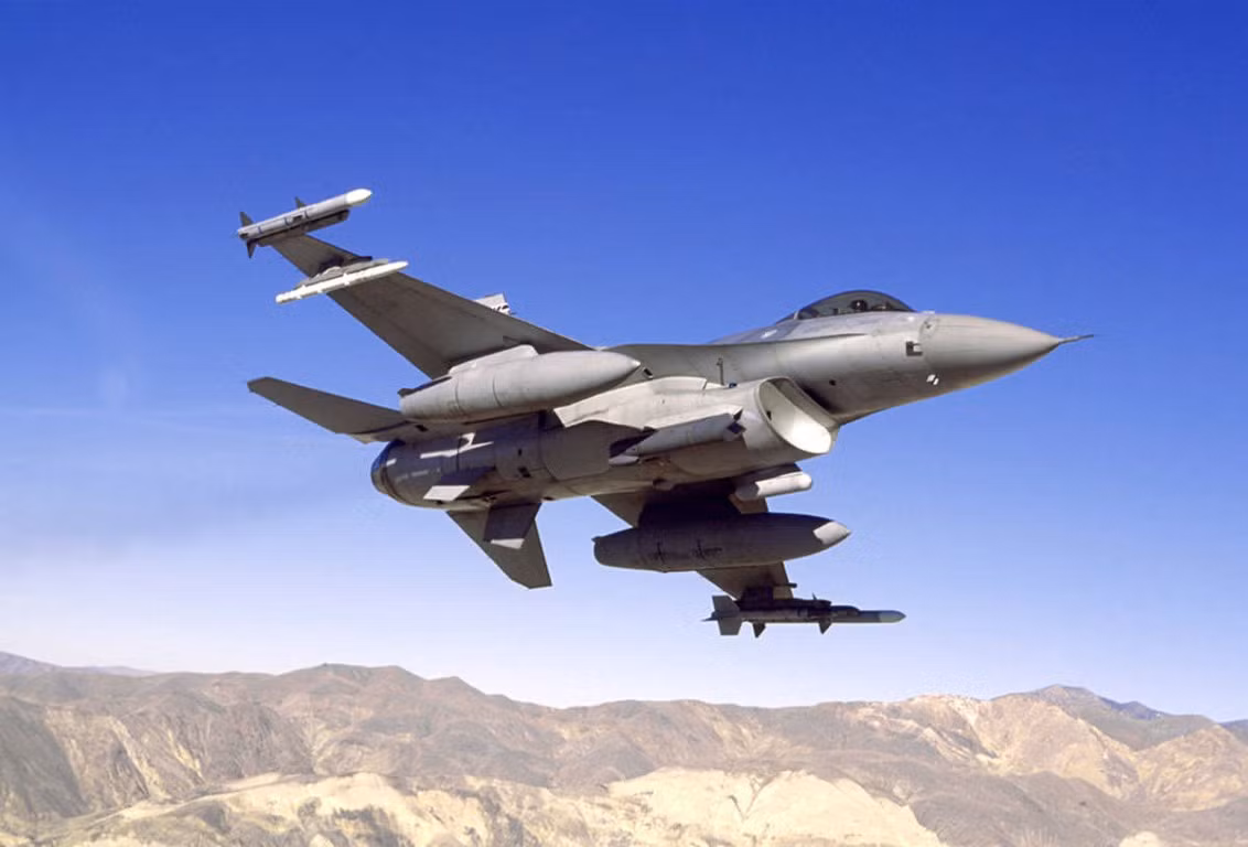 Hiện nay trên thị trường thế giới, tiêm kích một động cơ F-16 của Mỹ vẫn đang là "bá chủ" và gần như không có đối thủ.