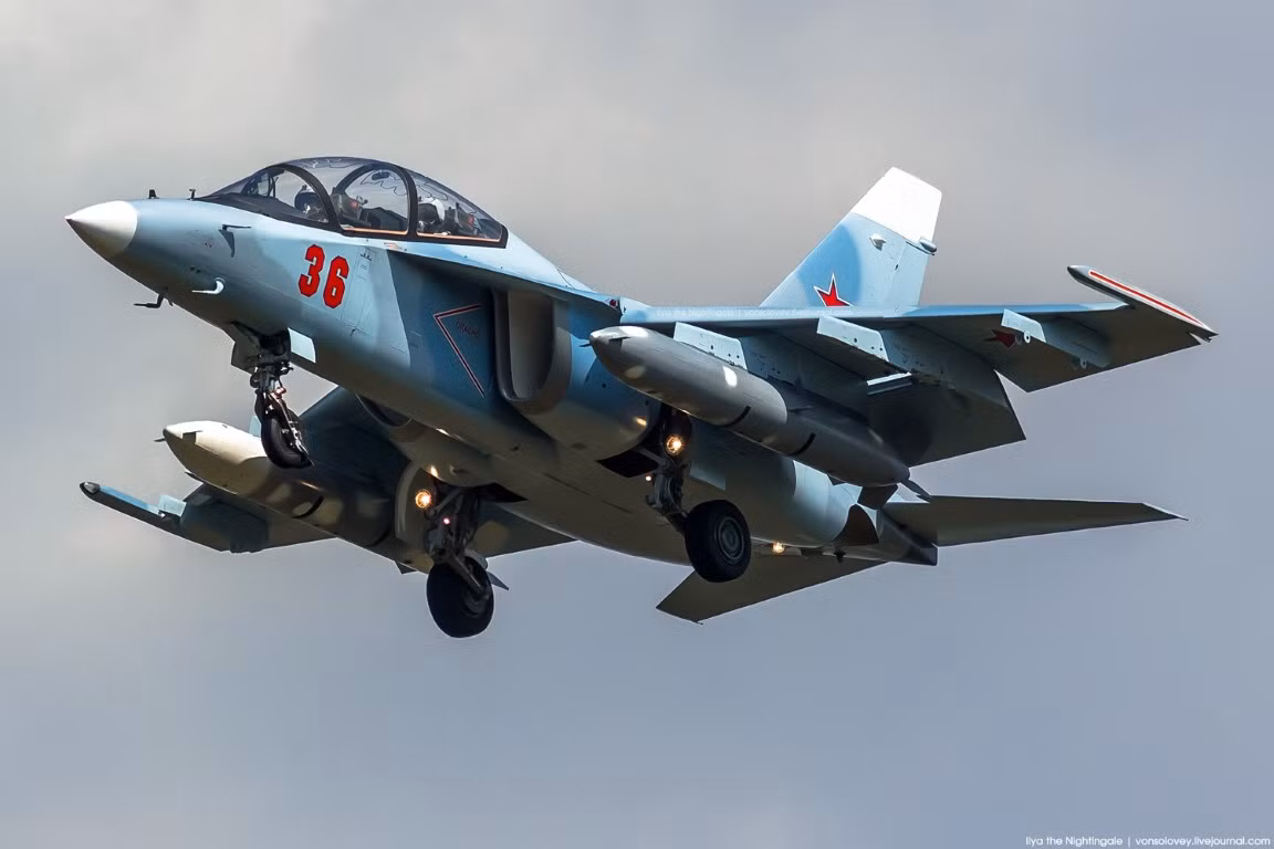 Việc có nhiều đối tác đặt mua huấn luyện cơ Yak-130, cũng sẽ giám tiếp ảnh hưởng tới thời gian tất toán hợp đồng, khi số lượng máy bay sản xuất ra sẽ không đủ cho tất cả mọi đối tác trong một thời gian nhất định.