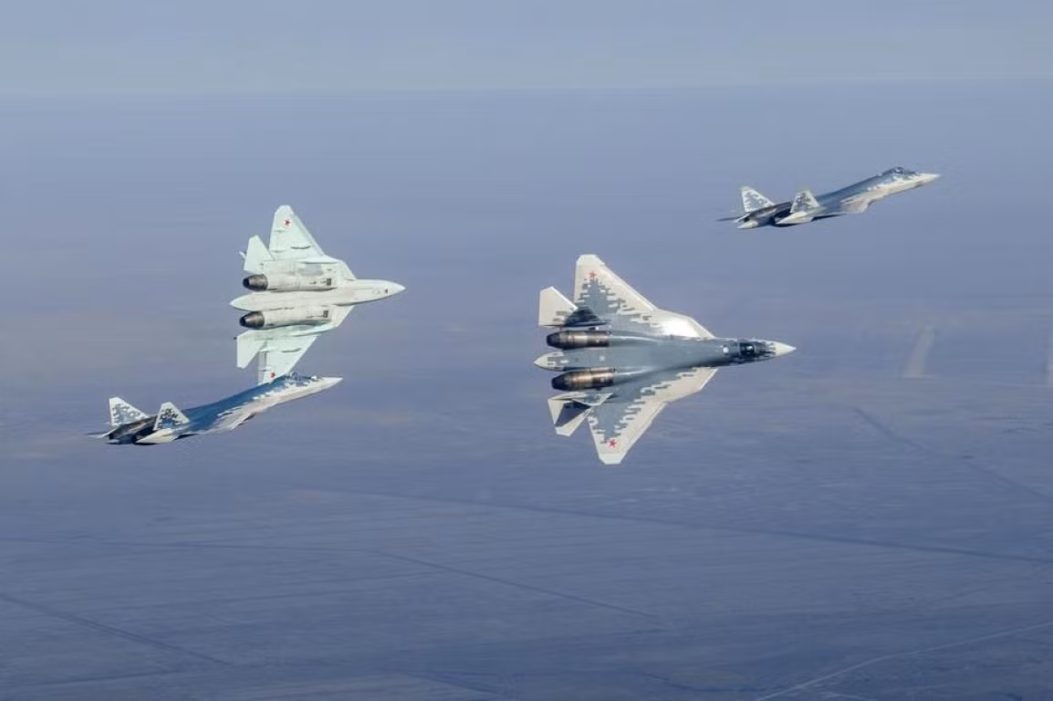 Tới nay, Không quân Vũ trụ Nga vẫn chỉ có khoảng 20 chiếc tiêm kích Su-57 trong biên chế, dự kiến tới hết năm nay sẽ nhận thêm 4 chiếc nữa.