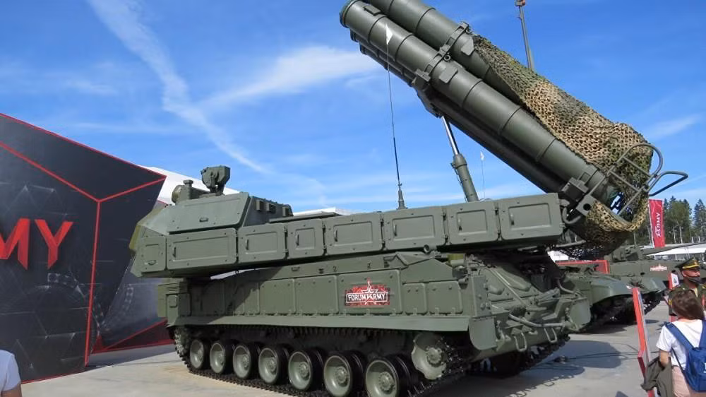 Triển lãm IDEX-2021 cũng là lần đầu tiên trình làng mãu tên lửa phòng không Antey-4000, vốn là phiên bản xuất khẩu của hệ thống S-300V4. Nhờ sự hiện đại hóa ở các thiết bị mặt đất và trang bị trên tên lửa, Antey-4000 đã vượt qua các hệ thống phiên bản cũ về tầm bắn và tốc độ đánh chặn.