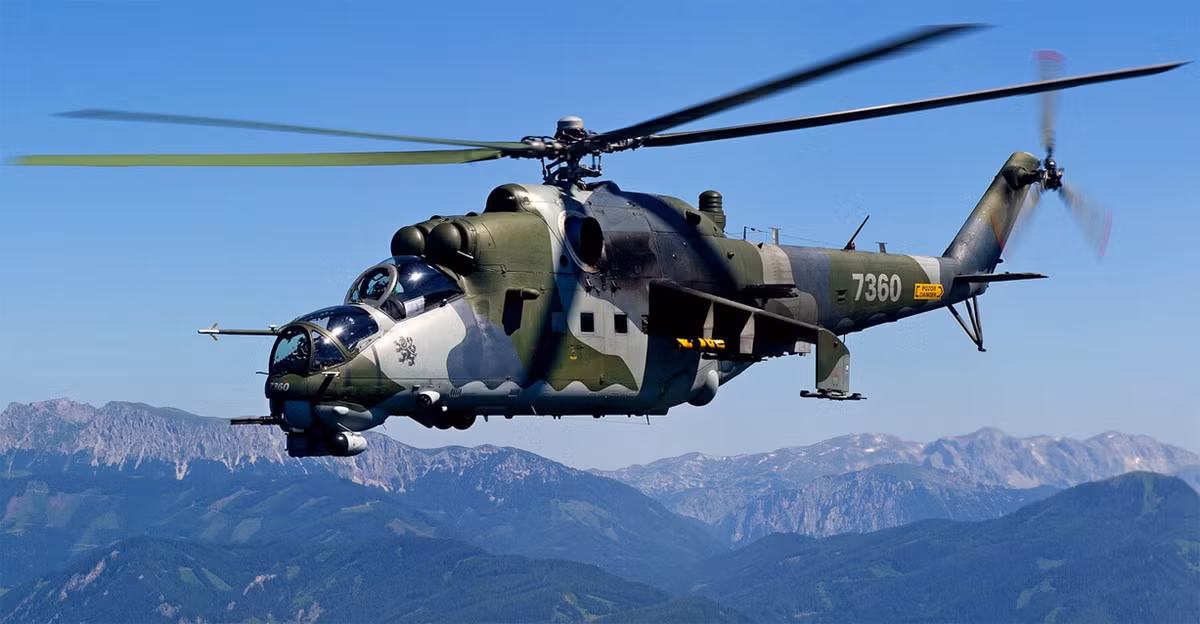 Điểm đặc biệt của trực thăng chiến đấu Mi-24 và phiên bản xuất khẩu Mi-35 của nó là loại trực thăng này có khoang chở quân với sức chứa lên tới 8 lính.