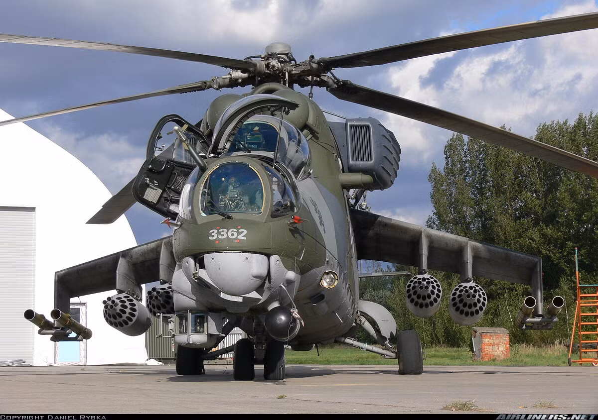 Trực thăng chiến đấu Mi-35 là phiên bản xuất khẩu của dòng trực thăng vũ trang Mi-24 cực kỳ độc đáo do Liên Xô sản xuất trong quá khứ.