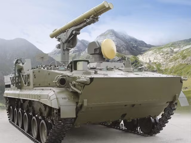 “Những chiếc xe tăng Abrams đang phục vụ trong Quân đội Saudi Arabia đã bị Houthis xuyên thủng bằng khẩu RPG-7 thông thường. Dù được che chắn hết sức, nhưng xe tăng nào cũng có thể bị bắn thủng khi hứng chịu cuộc tấn công từ bên hông", chuyên gia Leonkov cho biết.