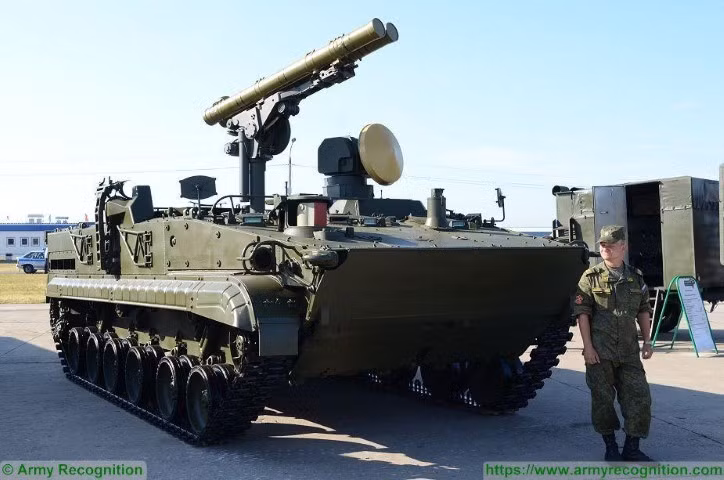 Chuyên gia Leonkov nói thêm rằng xe tăng Abrams không chỉ dễ bị tổn thương trước các hệ thống tên lửa chống tăng hiệu quả như Hoa cúc, mà còn cả súng phóng lựu chống tăng cầm tay kiểu RPG-7 của Liên Xô.