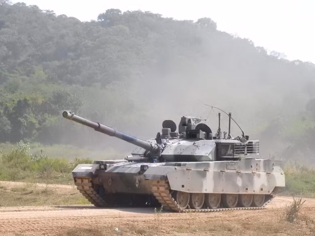 Xe tăng VT-4 được trang bị pháo nòng trơn 125mm, hệ thống nạp đạn tiêu chuẩn, động cơ công suất 1300 mã lực, tốc độ tối đa theo lý thuyết lên tới 72km/h, kèm theo đó là nhiều hệ thống liên lạc, tác chiến hiệp đồng hiện đại.