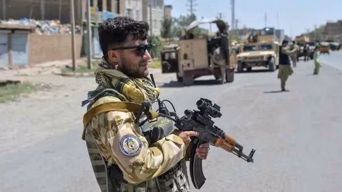Truyền thông Anh cho biết, những lính đặc nhiệm Afghanistan đều có lý lịch rất tốt, đã từng thể hiện sự trung thành với Vương Quốc Anh sau hàng chục năm hợp tác, họ thông thạo ngôn ngữ và văn hóa Anh.