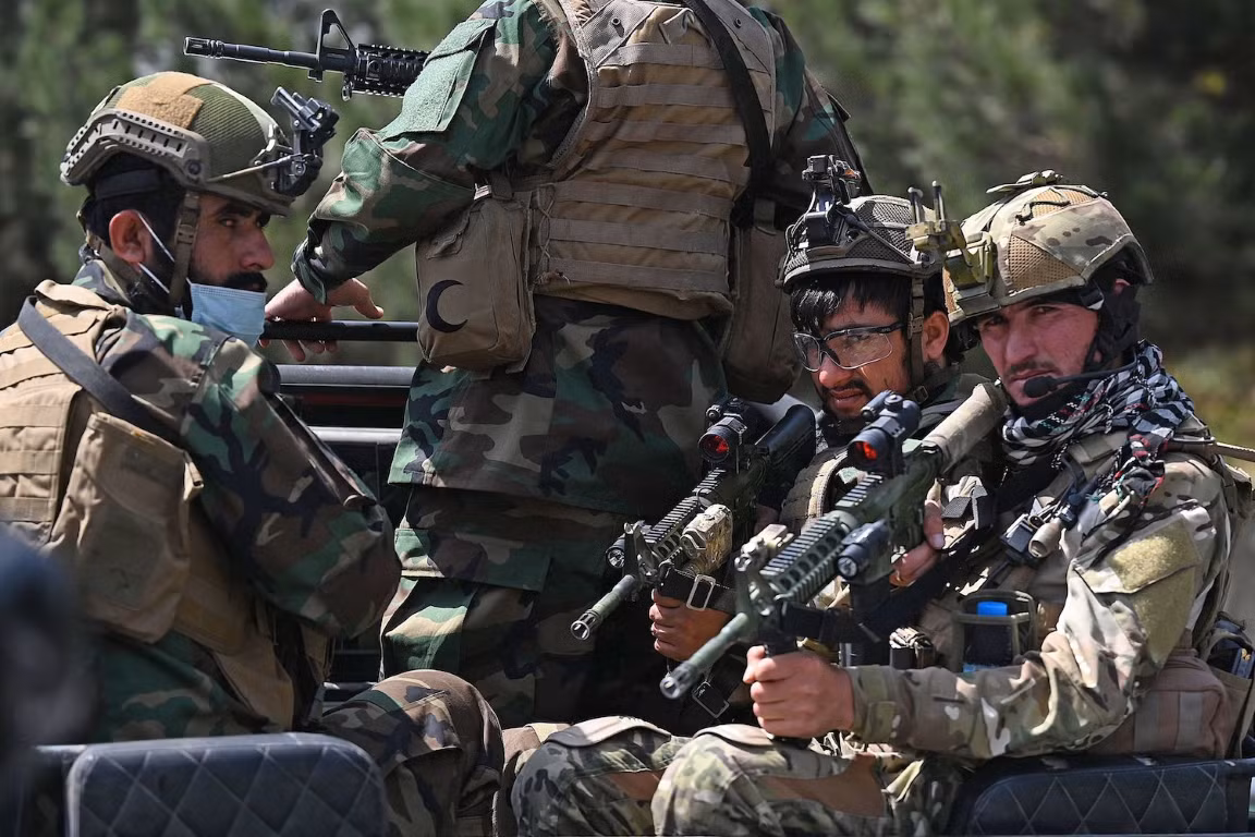 Taliban sat hai chuyen gia chong khung bo Afghanistan