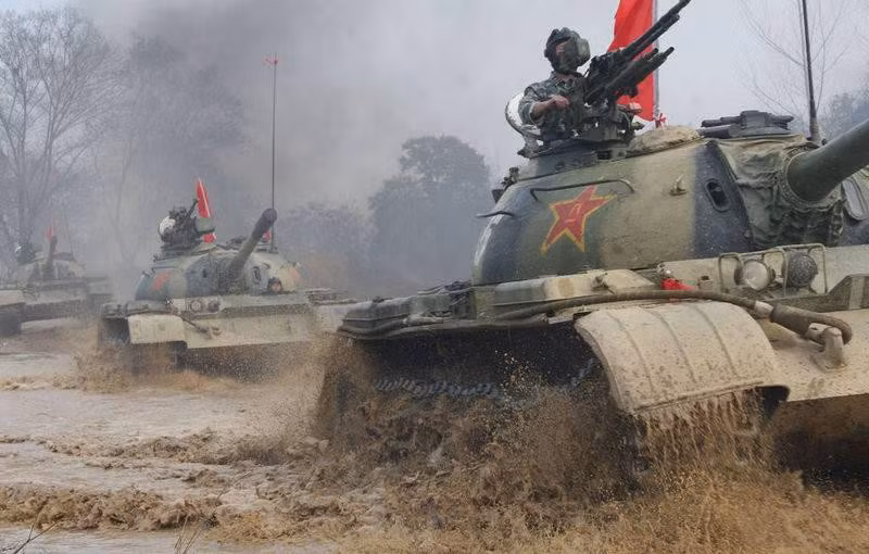 Những xe tăng đầu tiên do Trung Quốc tự sản xuất bao gồm Type 58 (dựa trên T-34-85) hay Type 59 (sao chép T-54A) chính là ví dụ tiêu biểu cho nhận định nêu trên, chúng gần như giống 100% so với bản gốc của Liên Xô.