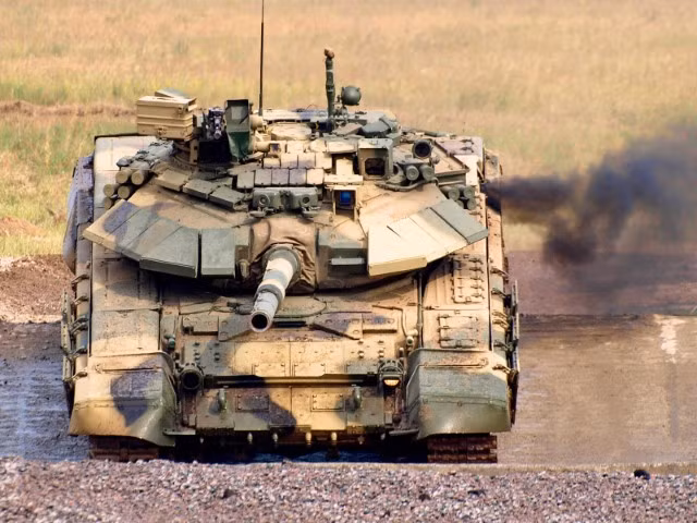 Các công nghệ của T-90, cũng dần được áp dụng trên các mẫu xe tăng T-72 và T-80, giúp Nga tiết kiệm được rất nhiều chi phí thay mới xe tăng, mà vẫn đảm bảo được hiệu quả chiến đấu.