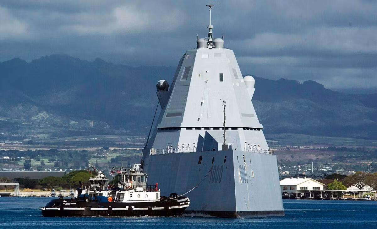 "Khu trục hạm Zumwalt vốn có thiết diện phản xạ radar thấp, được thiết kế để hoạt động bí mật và tấn công đối thủ. Tuy nhiên vũ khí CPS hiện chỉ là một lựa chọn được cân nhắc cho tương lai và chưa phải kế hoạch chính thức", Đại tá Smith nói.