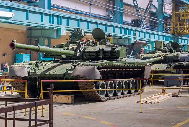 "Cách đây vài ngày, tại Triển lãm Kỹ thuật - Quân sự Quốc tế IDEX-2021 lớn nhất thế giới diễn ra ở Abu Dhabi - Các Tiểu vương quốc Ả Rập Thống nhất, Nga đã trưng bày xe tăng T-14 Armata thế hệ thứ 5 phiên bản xuất khẩu".
